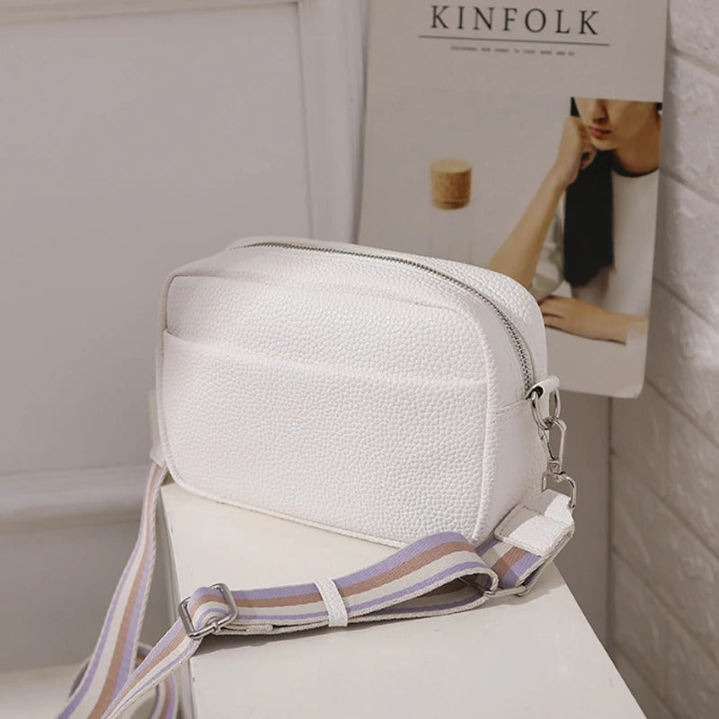 Bolso blanco texturizado con correa rayada para mujer, estilo casual y moderno